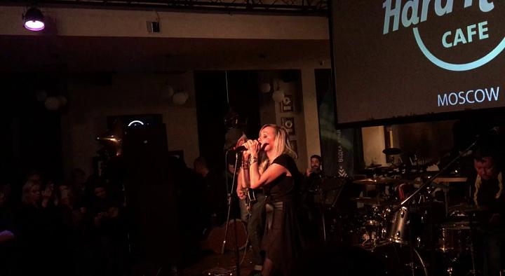 Группа Маша и Медведи на дне рождения Hard Rock Cafe, город Москва | RocketBooking.ru