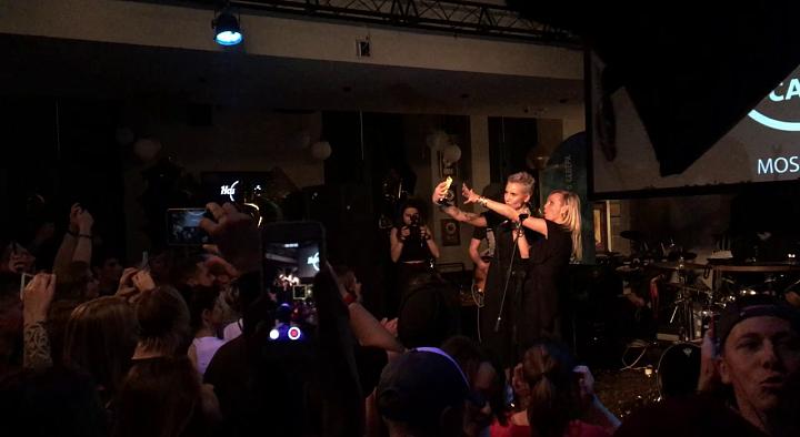 Группа Маша и Медведи на дне рождения Hard Rock Cafe, город Москва | RocketBooking.ru
