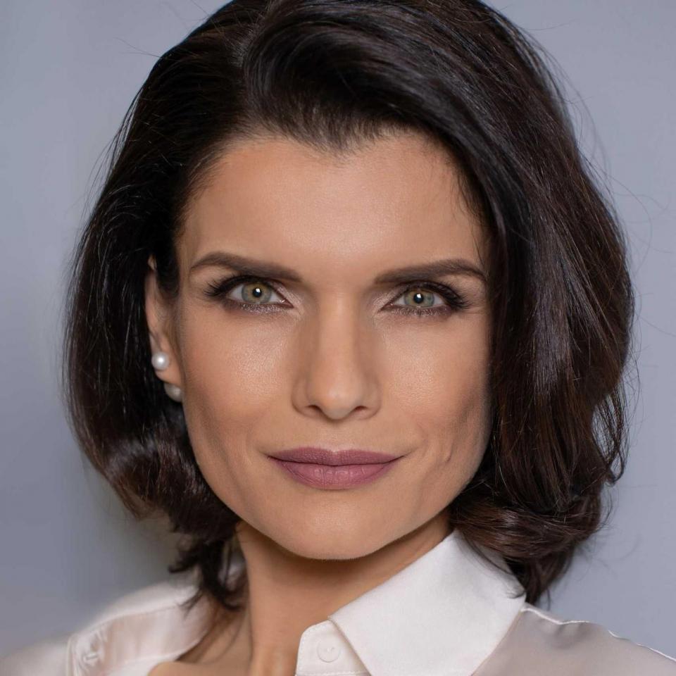 Анна Азарова