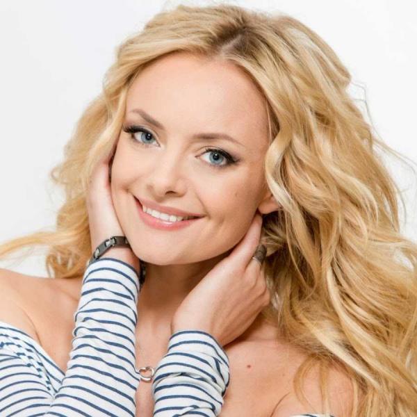 Елена Максимова