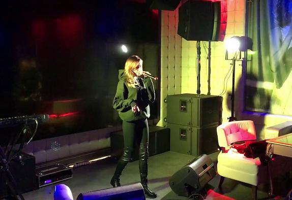 Певица Ханна на саунд-чеке перед выступлением на частном мероприятии