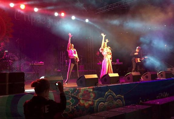 Юлианна Караулова на дне города Троицк, Челябинской области | RocketBooking.ru