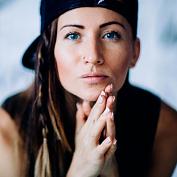 LADY WAKS